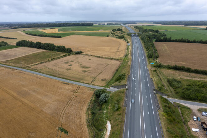 The French A16 motorway, called L'Européenne, which connects the Francilienne in the north of the Paris region to the border with Belgium
