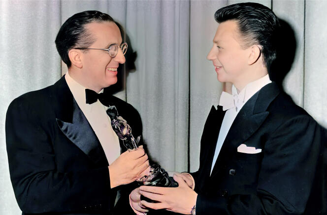 Franz Waxman (left) received an Oscar for the second year in a row in 1952 for the music of “A Place in the Sun” (1951), by George Stevens.  Image taken from the documentary “The Pioneers of Film Music.  The sound of Europe for Hollywood” (2023), by Florian Caspar Richter.
