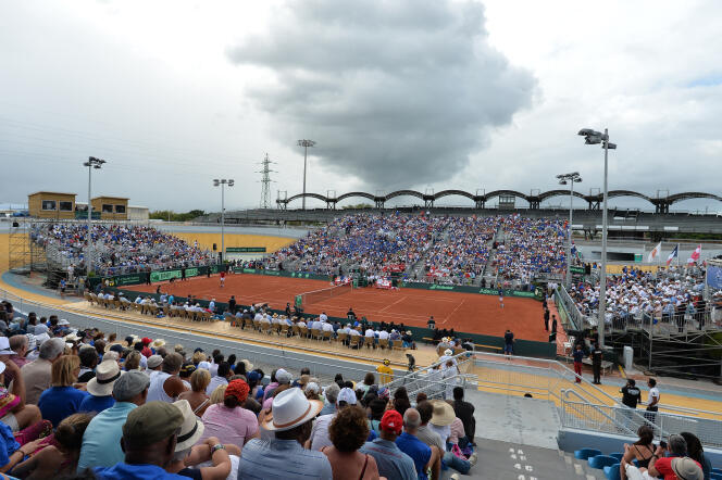 The Baie-Mahault velodrome, in Guadeloupe, transformed into a tennis court during the Davis Cup in 2016.