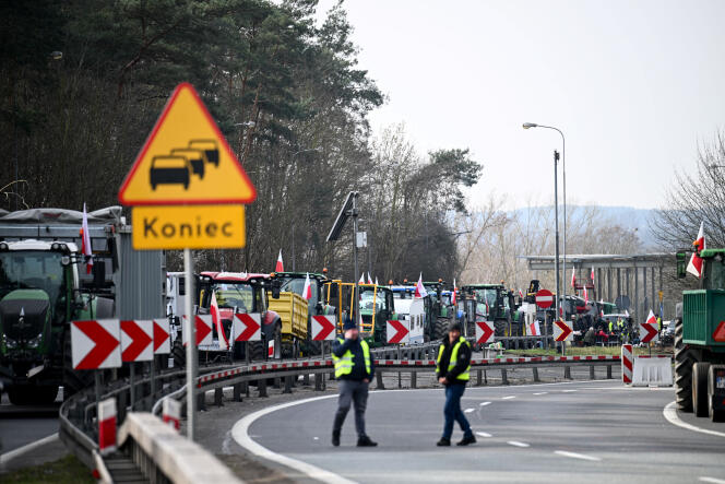 Polish farmers block a highway to protest against the import of Ukrainian agricultural products, on the German-Polish border, near Frankfurt (Oder), Germany, March 20, 2024.