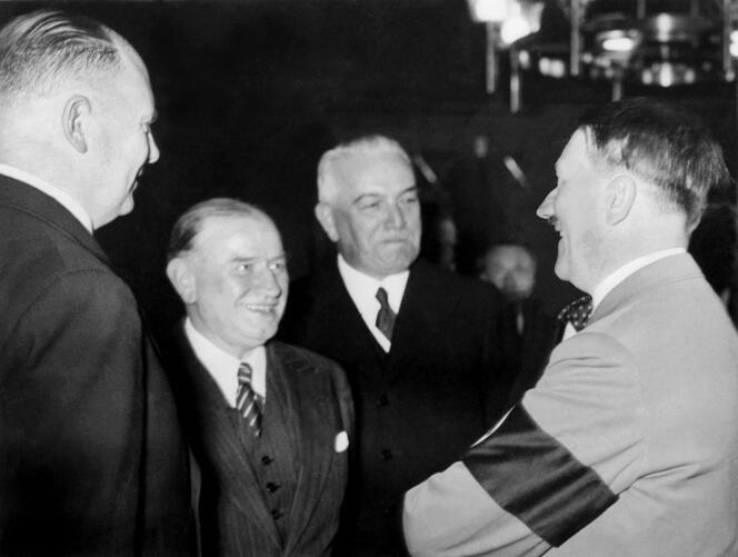 The head of the French government Edouard Daladier (center) with Adolf Hitler, during the Munich conference, September 1938.