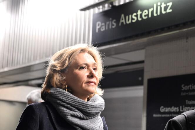 Valérie Pécresse, president of the Ile-de-France region and Ile-de-France Mobilités, visiting Austerlitz station, in Paris, to inspect RER line C, March 26, 2024.