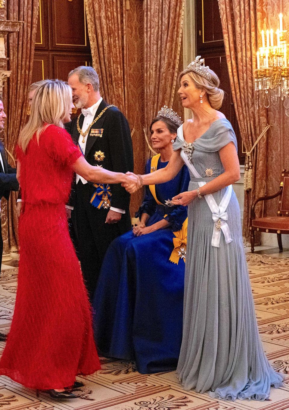 Queen Máxima wears an evening dress by one of her favorite couturiers Jan Taminau to the state banquet. 