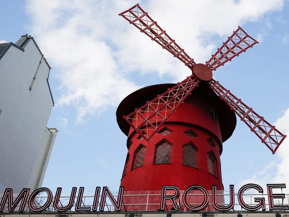 The Moulin Rouge before the accident.