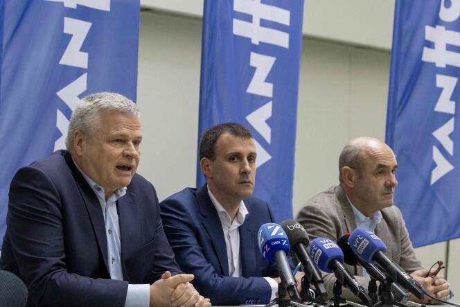 From left.  to the right.  : Van Hool crisis director Marc Zwaaneveld, trustee Jeroen Pinoy and company spokesperson Dirk Snauwaert during a press conference in Koningshooikt, Belgium, April 8, 2024.