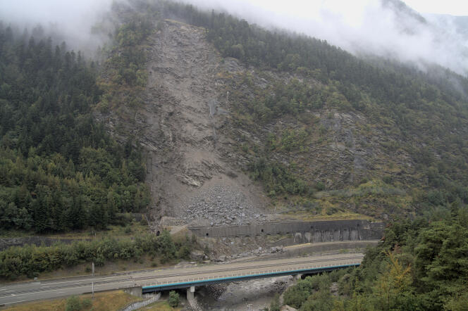 After a landslide in the Maurienne valley, which cut the road and the railway line, on August 28, 2023 near the town of Saint-André. 