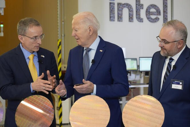 U.S. President Joe Biden listens to Intel CEO Pat Gelsinger (L) as Intel Factory Director Hugh Green looks on during a tour of the Intel Ocotillo campus in Chandler, Ariz. , Wednesday March 20.