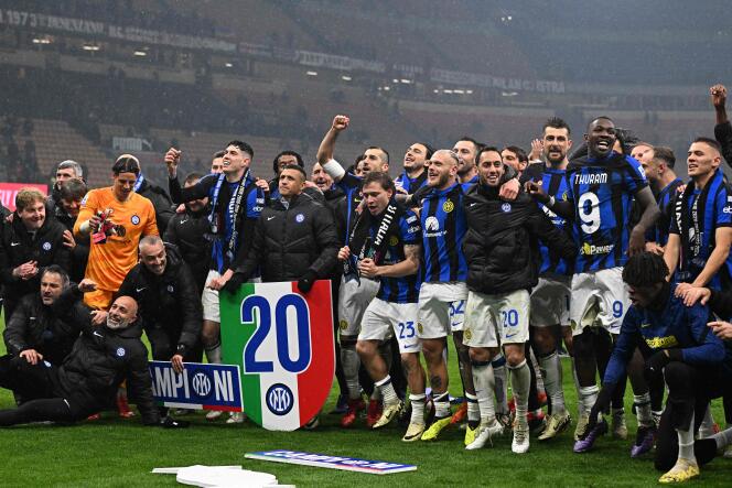 Inter players are celebrating the twentieth league title in the club's history, which they have just won on Monday April 22, beating AC Milan at San Siro.