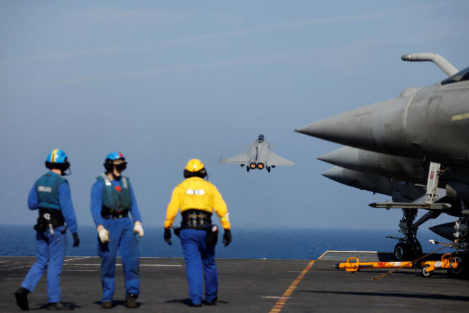 Rafale fighter jets on the deck of the aircraft carrier Charles-de-Gaulle, in the Red Sea, in December 2022.