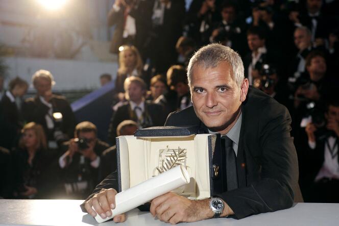 Director Laurent Cantet and the Palme d'Or he received for his film “Entre les Murs” during the closing ceremony of the 61st Cannes International Film Festival, May 25, 2008.